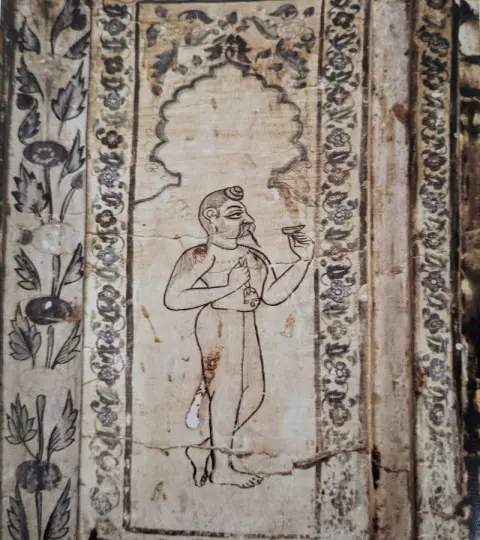 निकट दृश्य : दो स्त्रियाँ व आकल्पन : पारीच्छत की समाधि : दतिया : उन्नीसवीं सदी