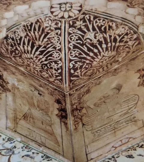 सैनिक तथा आकल्पन : पारीच्छत की समाधि : दतिया : उन्नीसवीं सदी