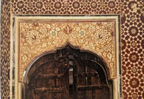 आकल्पन : वीरसिंह जुदेव महल ( सतखंड़ा महल ) : दतिया : सत्रहवीं सदी