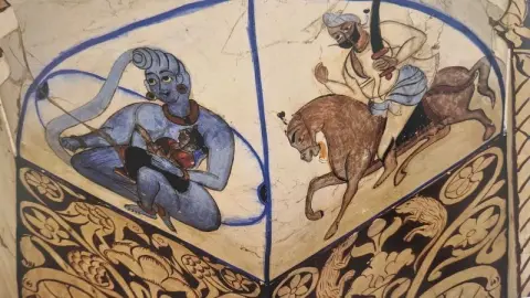 भगवान शंकर व घुड़सवार : महाराजा भवानीसिंह बहादुर की छतरी ( समाधि ) : दतिया : उन्नीसवीं सदी