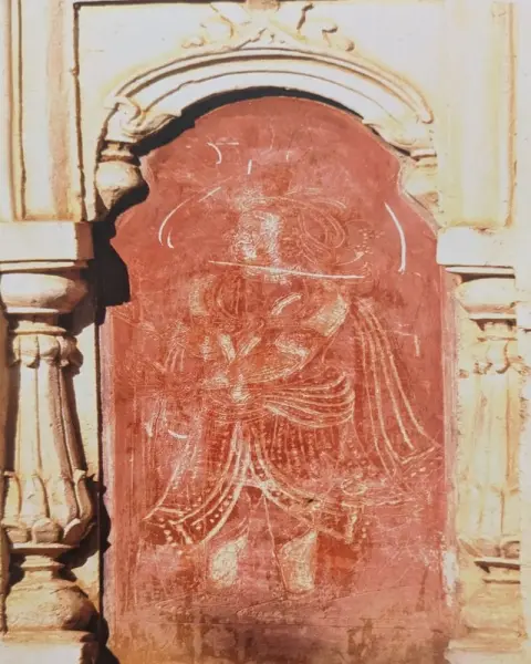 दरबार : महाराजा भवानीसिंह बहादुर की छतरी ( समाधि ) : दतिया : उन्नीसवीं सदी