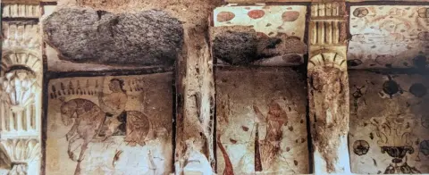 घोड़ासवार व आकल्पन : महाराजा विजय बहादुर की छतरी ( समाधि ) : दतिया : उन्नीसवीं सदी