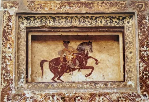 घुड़सवार : वीरसिंह जुदेव महल ( सतखंड़ा महल ) : दतिया : सत्रहवीं सदी