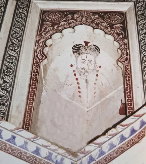 गोसाई : गोसाई छतरी : दतिया : उन्नीसवीं सदी