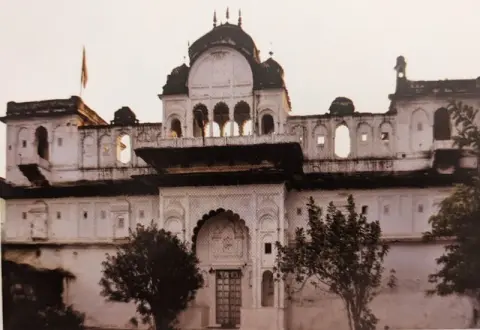 गोसाईयों का आवास : गोसाई छतरी : दतिया : उन्नीसवीं सदी