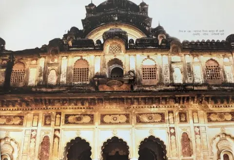 महाराजा विजय बहादुर की छतरी ( समाधि ) : दतिया : उन्नीसवीं सदी