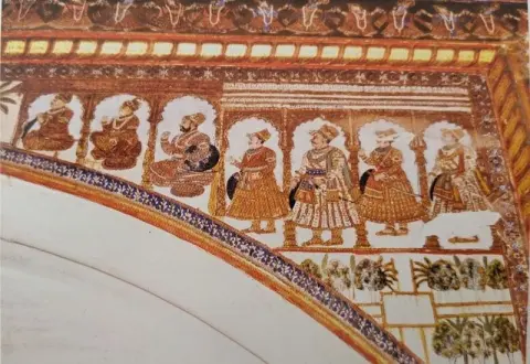 राजदरबार का शेष दृश्य : राजा भवानीसिंह कक्ष : दतिया : उन्नीसवीं सदी