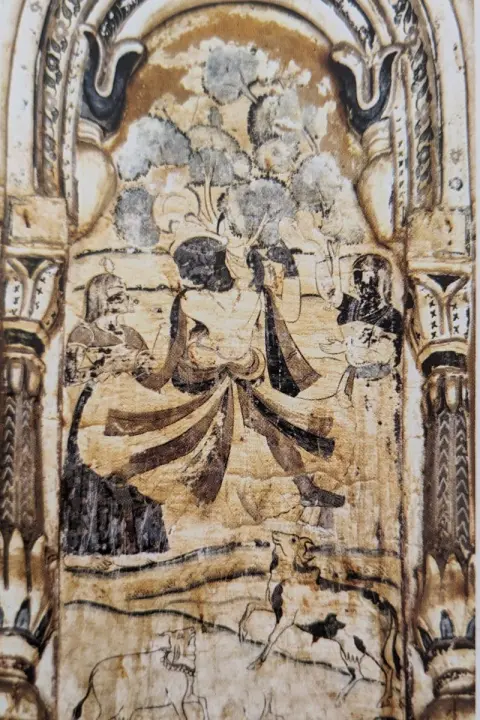 वेणुवादन करते कृष्ण : परिच्छत की समाधि : दतिया : उन्नीसवीं सदी