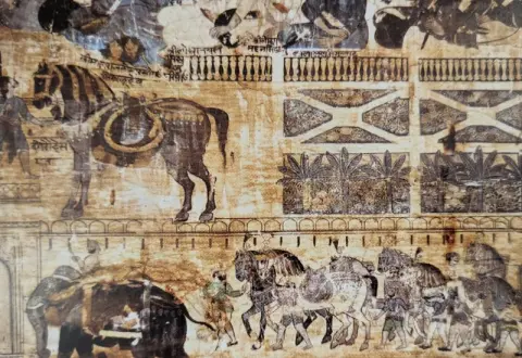 वृक्षों के आकल्पन, हाथी तथा अश्व : पारीच्छत की समाधि : दतिया : उन्नीसवीं सदी f