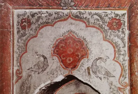 दो मयूर व आकल्पन : श्री लक्ष्मण जू मंदिर : लिधौरा जिला निवाड़ी : अठारहवीं सदी