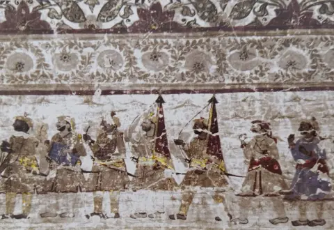 वादक। सेवक व सैनिक : श्री लक्ष्मण जू मंदिर : लिधौरा जिला निवाड़ी : अठारहवीं सदी