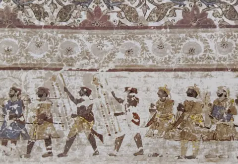 हनुमान व पालकी : श्री लक्ष्मण जू मंदिर : लिधौरा जिला निवाड़ी : अठारहवीं सदी