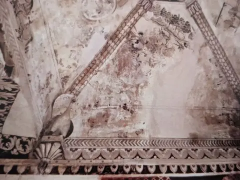 धूमिल अंकन : लक्ष्मी मंदिर: ओरछा : सत्रहवीं सदी