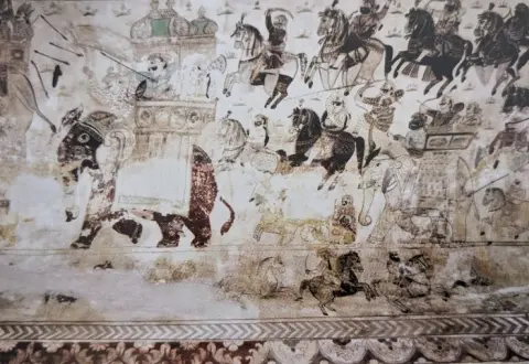 राम -रावण युद्ध दृश्य : लक्ष्मी मंदिर :ओरछा : सत्रहवीं सदी