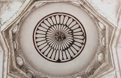 आकल्पन : चतुर्भुज मंदिर : ओरछा : सोलहवीं-सोलहवीं सदी