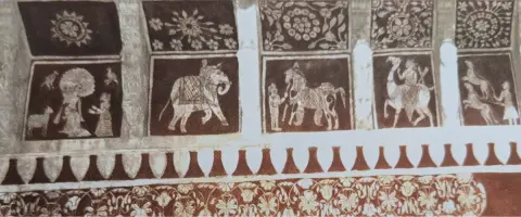 वेणुवादन कृष्ण, हाथी पर सवार महावत व अन्य अंकन : लक्ष्मी मंदिर :ओरछा : सत्रहवीं सदी