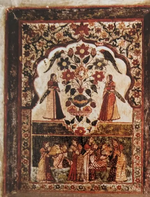 निकट दृश्य : बड़े गुलदस्ते के आमने -सामने खड़ी सखियां: राजा महल : ओरछा : सत्रहवीं सदी