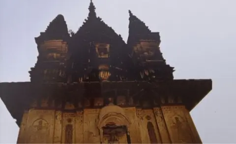 शिव मंदिर : ओरछा : सत्रहवीं सदी