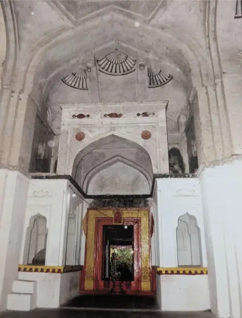 आकल्पन : चतुर्भुज मंदिर : ओरछा : सोलहवीं-सोलहवीं सदी
