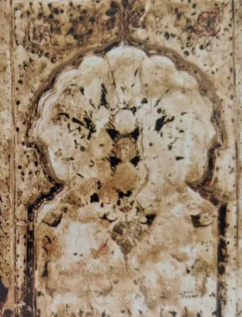 आकल्पनों : दीवाने खास : राजा महल : ओरछा : सत्रहवीं सदी