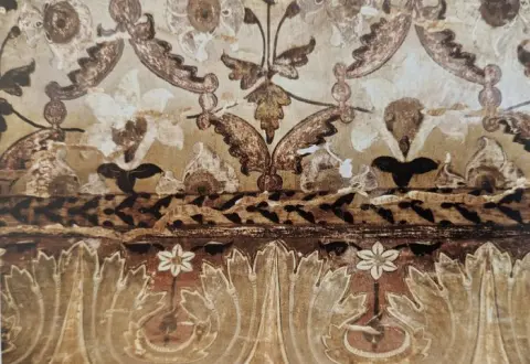 आकल्पनों से सज्जित दीवाने खास : राजा महल : ओरछा : सत्रहवीं सदी
