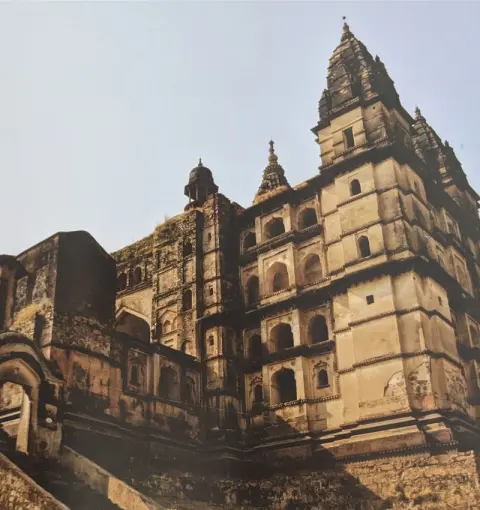 चतुर्भुज मंदिर : ओरछा : सोलहवीं-सोलहवीं सदी