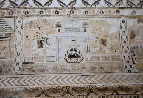 गजलक्ष्मी : लक्ष्मी मंदिर :ओरछा : सत्रहवीं सदी