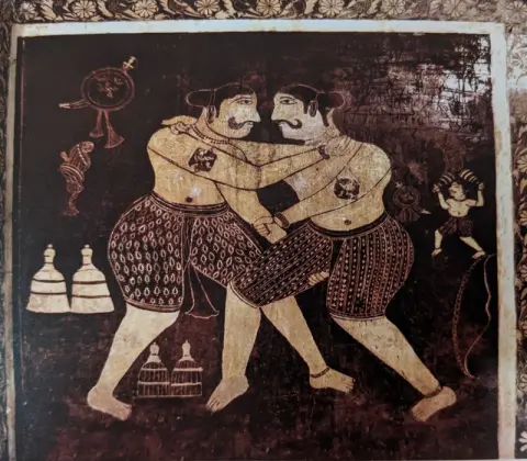 कुश्ती लड़ते पहलवान : लक्ष्मी मंदिर :ओरछा : सत्रहवीं सदी