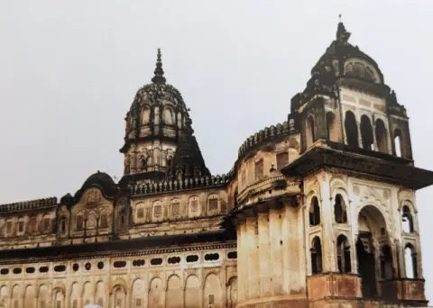 लक्ष्मी मंदिर :ओरछा : सत्रहवीं सदी
