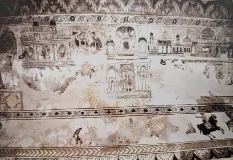 महल दृश्यावली : लक्ष्मी मंदिर :ओरछा : सत्रहवीं सदी