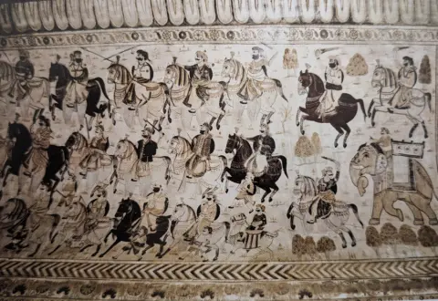 मंदिर जाते दर्शनार्थी व सैन्य प्रयाण दृश्य : लक्ष्मी मंदिर :ओरछा : सत्रहवीं सदी