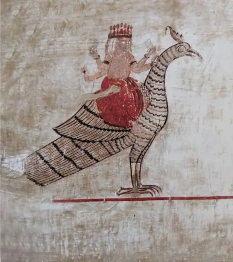 निकट दृश्य : बड़े गुलदस्ते के आमने -सामने खड़ी सखियां: राजा महल : ओरछा : सत्रहवीं सदी