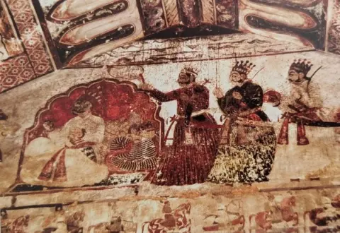 निकट दृश्य रासलीला : राजा महल : ओरछा : सत्रहवीं सदी