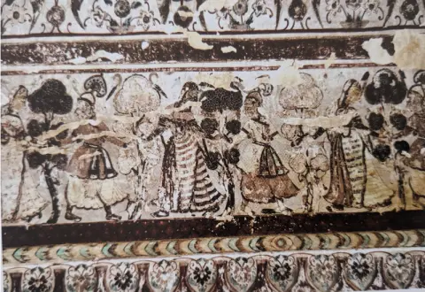 निकट दृश्य रासलीला : राजा महल : ओरछा : सत्रहवीं सदी