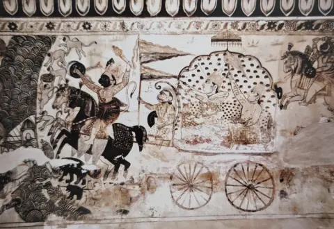 राम -रावण युद्ध दृश्य : लक्ष्मी मंदिर :ओरछा : सत्रहवीं सदी