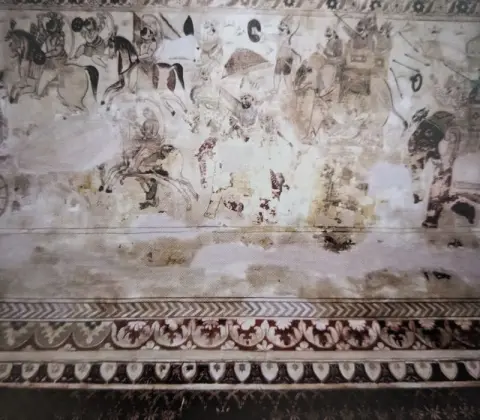 राम -रावण युद्ध दृश्य : लक्ष्मी मंदिर :ओरछा : सत्रहवीं सदी