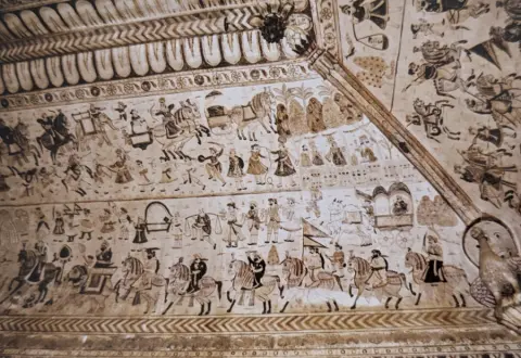 रुकमणि हरण : लक्ष्मी मंदिर :ओरछा : सत्रहवीं सदी