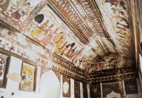 विभिन्न दृश्यांकन : राजा महल : ओरछा : सत्रहवीं सदी