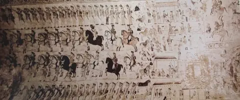 युद्धरत सैनिक व विभिन्न दृश्य : लक्ष्मी मंदिर :ओरछा : सत्रहवीं सदी
