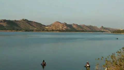 Garhmau_Lake