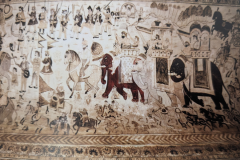 मंदिर जाते दर्शनार्थी व सैन्य प्रयाण दृश्य : लक्ष्मी मंदिर :ओरछा : सत्रहवीं सदी  