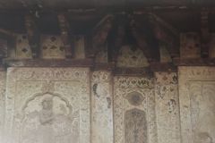 मंदिर की बाहरी भित्तियों पर किए गए आकल्पन :शिव मंदिर  : ओरछा : सत्रहवीं सदी     