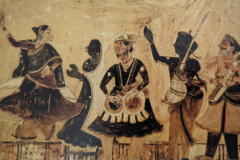 निकट दृश्य : नृत्यांगना संभवत : प्रवीण राय : लक्ष्मी मंदिर :ओरछा : सत्रहवीं सदी     