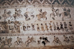 सेना का प्रयाण : लक्ष्मी मंदिर :ओरछा : सत्रहवीं सदी     