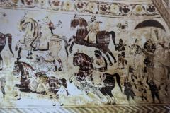 युद्धरत सैनिक व विभिन्न दृश्य : लक्ष्मी मंदिर :ओरछा : सत्रहवीं सदी         
