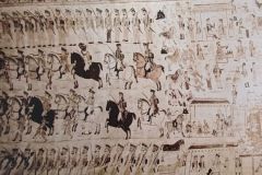 युद्धरत सैनिक व विभिन्न दृश्य : लक्ष्मी मंदिर :ओरछा : सत्रहवीं सदी         