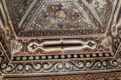 छतों पर किए गए आकल्पन : वीरसिंह जुदेव महल ( सतखंड़ा महल ) : दतिया : सत्रहवीं सदी 
