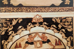 कुश्ती लड़ते मल्ल : महाराजा भवानीसिंह बहादुर की छतरी ( समाधि ) : दतिया : उन्नीसवीं सदी