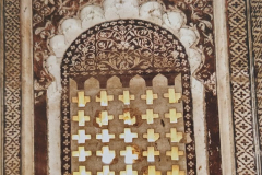अलंकृत झरोखे : महाराजा विजय बहादुर की छतरी ( समाधि ) : दतिया : उन्नीसवीं सदी