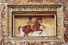 घुड़सवार : वीरसिंह जुदेव महल ( सतखंड़ा महल ) : दतिया : सत्रहवीं सदी 